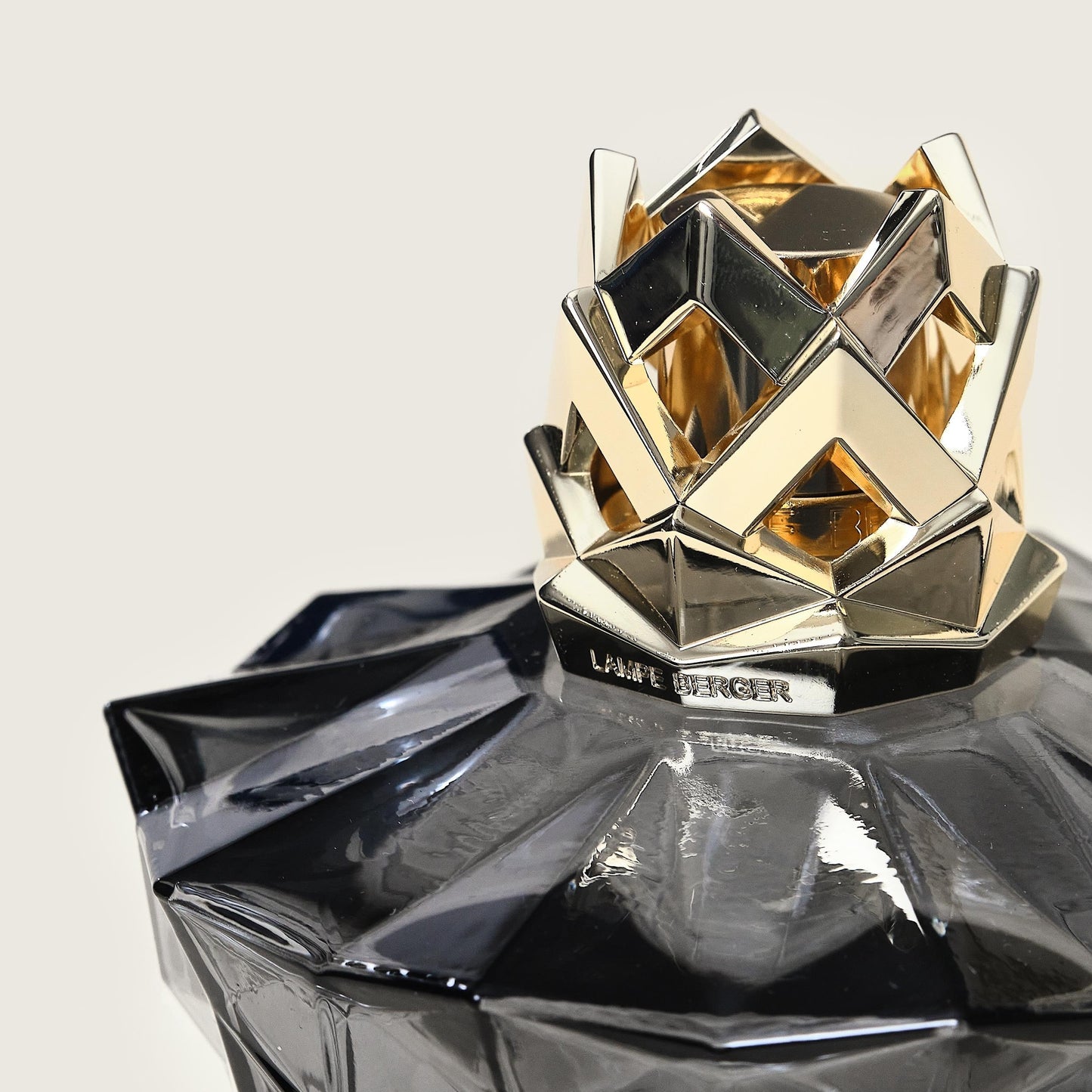 Black Kali Fragrance Lamp Set | Vanilla Magnificence | 250ml